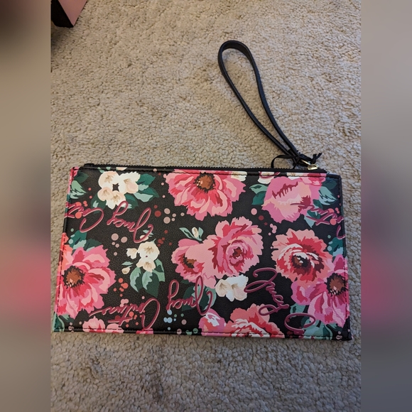 JUICY COUTURE wristlet - Picture 2 of 4
